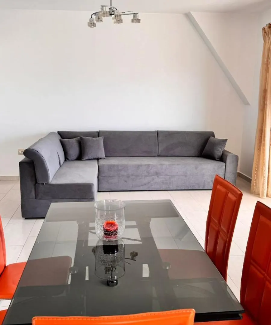 Michal'S Apartment Σαράντα